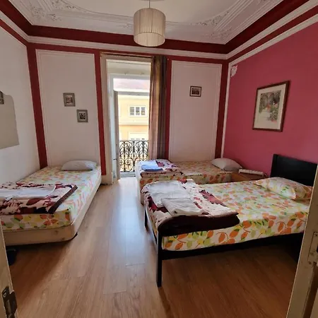 Local Private Ostello Lisbona